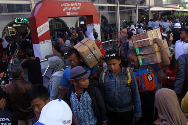  PEMUDIK STASIUN SENEN