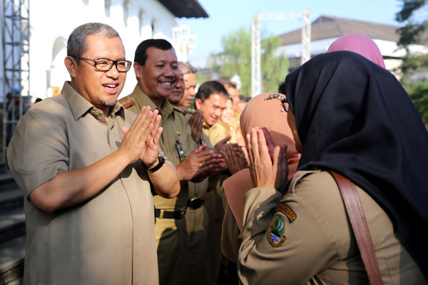  FOTO: Hari Pertama Kerja, Aher Halal Bihalal dengan PNS Pemprov Jabar
