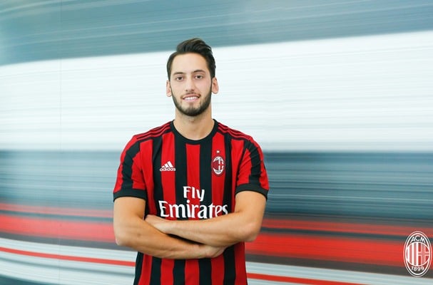  Liga Italia: Hakan Calhanoglu Jadi Rekrutan Keenam Milan