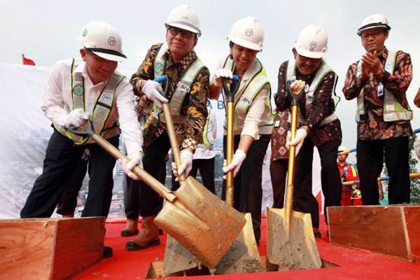  Menara BNI Pejompongan Sudah Penutupan Atap