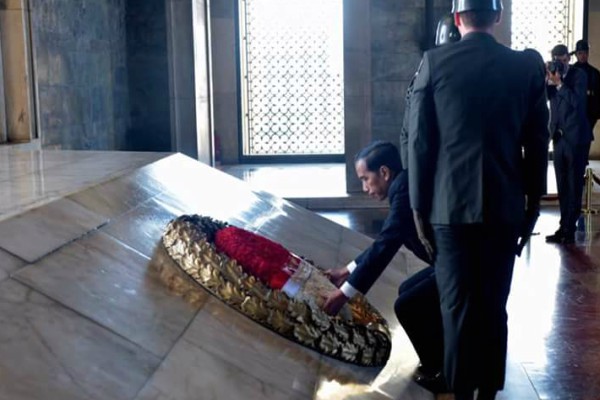 Karangan Bunga Presiden Jokowi di Mausoleum Ataturk, Turki