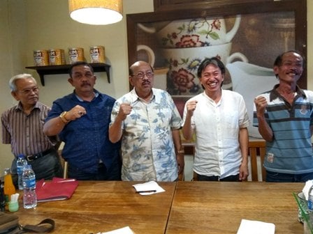 Ketua Apindo Jawa Barat Deddy Widjaya (tengah)/Bisnis