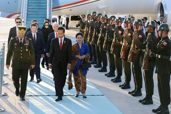 Presiden Joko Widodo tiba di Bandara Internasional Esenboga Havalimani Ankara, Turki, Rabu (5/7) malam./Biro Pers Setpres