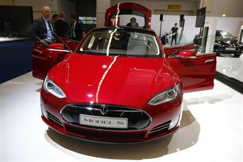  Ini Catatan Tesla Model S Terkait Fitur Keselamatan