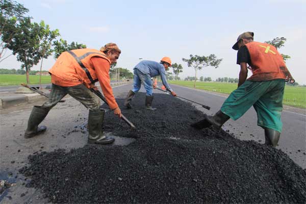  Sampah Plastik Jadi Komponen Aspal. Kementerian PUPR Lakukan Kegiatan Percontohan