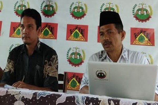 Sekretaris DPW SPI Sumut Jean Ari (kiri) dan Ketua Umum DPP SPI Henry Saragih saat menggelar temu pers di Medan, Jumat 7 Juli 2017./JIBI - Yoseph Pencawan