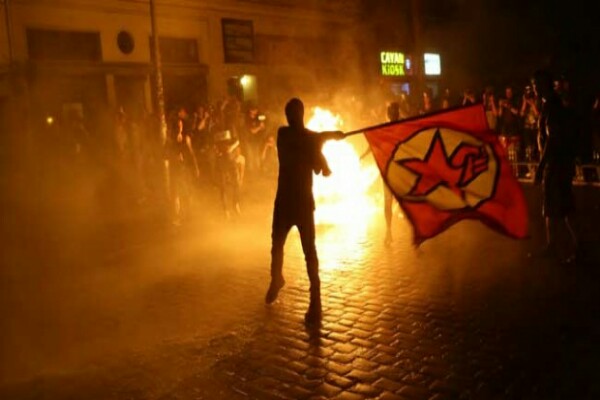  KTT G20: Demonstran Anti-Kapitalis Adang Delegasi, 160 Polisi Terluka