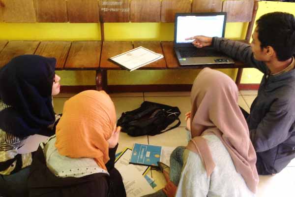  Mahasiswa Unair Perkenalkan Web Aplikasi Kontrol Diabetes