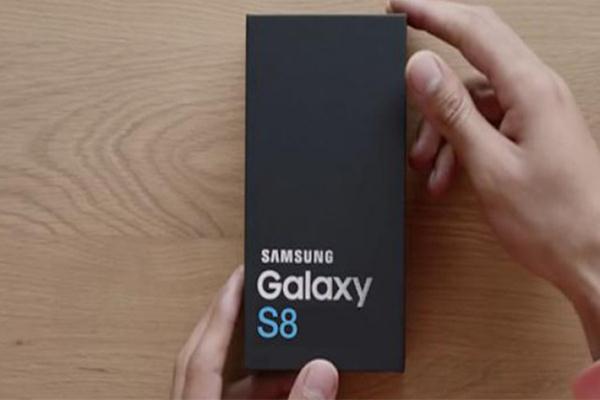  Samsung Blokir Aplikasi Tombol Bixby pada Galaxy S8 dan S8+