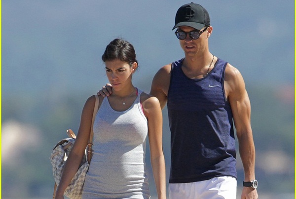  Pacar Hot Ronaldo Hamil? Ini Foto-fotonya