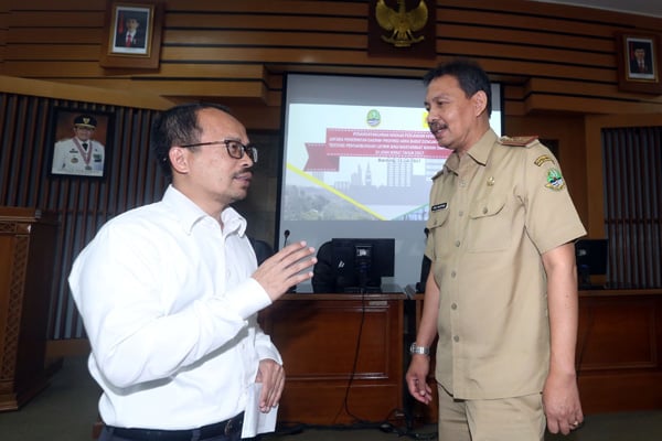  FOTO: 26.142 Warga Miskin Dapat Sambungan Listrik Gratis