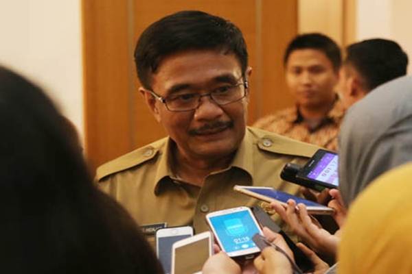  Cara Gubernur Djarot Cek Lampu Penerangan di Koridor 13 Transjakarta