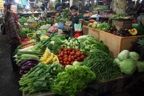  PASAR BITINGAN: Ratusan Pedagang Menolak Relokasi