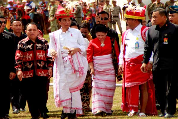  Presiden Jokowi Dinobatkan sebagai Rato Sumba Barat Daya