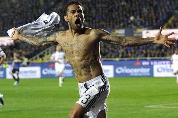  Resmi Milik PSG, Alves ke Paris Untuk Menang