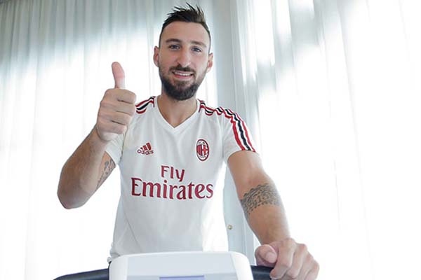  Antonio Donnarumma, Abang Gianluigi, ke Milan, Saingan Posisi Kiper