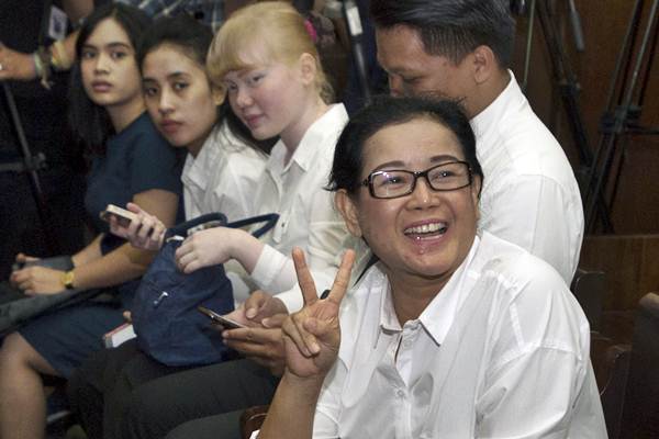  Begini Gaya Miryam S. Haryani Saat Sidang Perdana