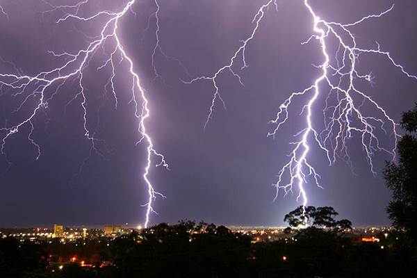  CUACA INDONESIA 14 JULI: Hujan Petir di Pontianak