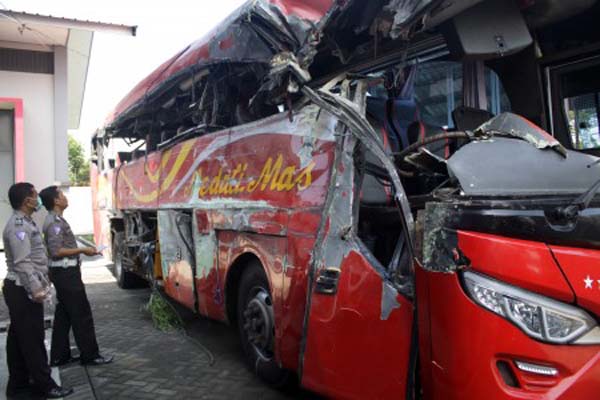  Polisi Lakukan Investigasi Kecelakaan Maut di Probolinggo