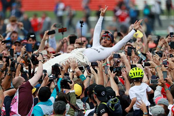  Lewis Hamilton Taklukkan Sirkuit Silverstone Kelima Kalinya