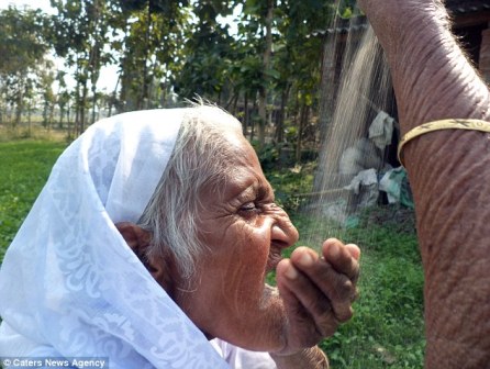  Aneh, Nenek di India Makan Pasir 2 Kg per Hari agar Sehat