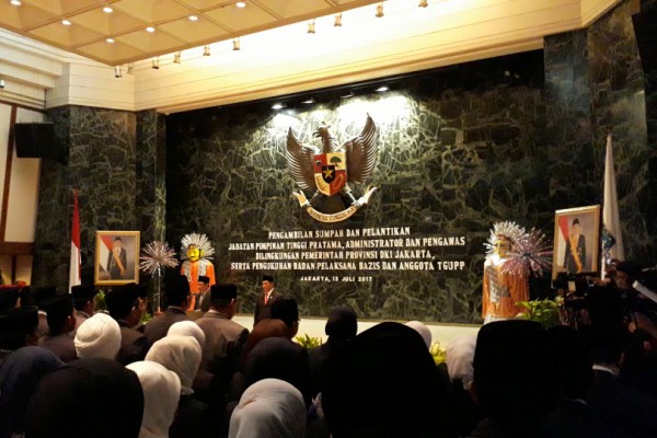  PASCA PEROMBAKAN PEJABAT : Pengusaha Minta DKI Tingkatkan Pelayanan