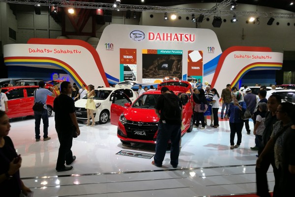  EMITEN OTOMOTIF :  Penjualan ASII Moncer