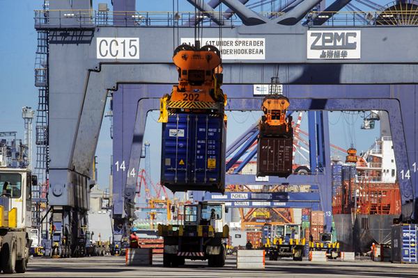  LAYANAN TANJUNG PRIOK : Relokasi Kontanier Efektif Tekan Dwelling Time