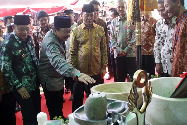  OTONOMI DAERAH  : Ketimpangan Ekonomi Melebar