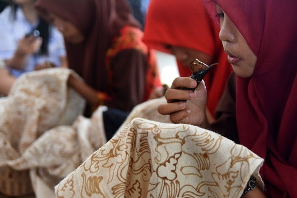  Perancang Busana Etnik Dorong Kembangkan Batik Jambi