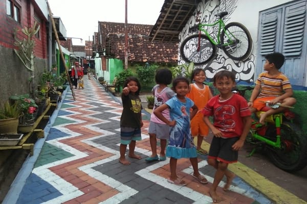  WISATA MADIUN, Mural Ramaikan Kampung Warna-Warni