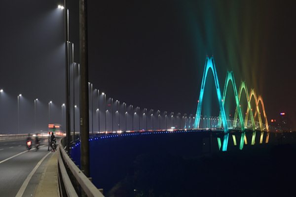  Teknologi Philips Bikin Jembatan di Hanoi ini Ramai Dikunjungi Turis