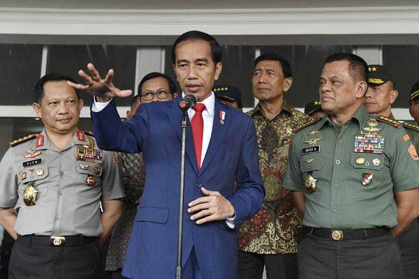 Presiden Joko Widodo (tengah)/ANTARA-Puspa Perwitasari