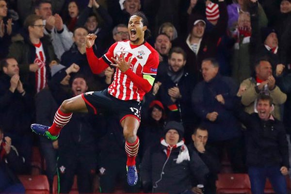  Van Dijk Absen di Pemusatan Latihan Soton, Liverpool Masih Berminat?