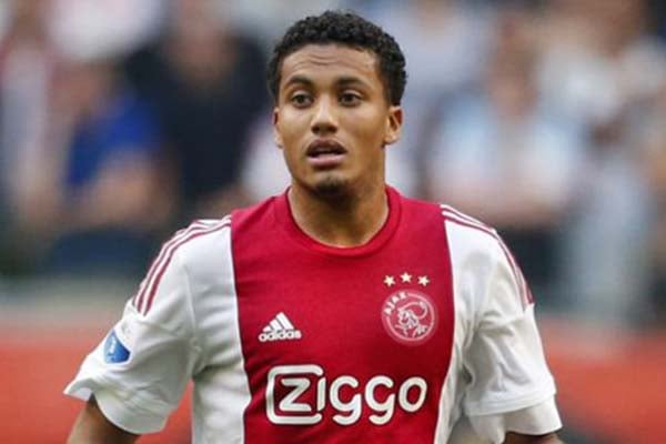  De Boer Angkut Bek Ajax Riedewald ke Palace