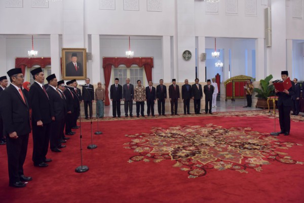 Resmi, Pengurus Badan Pengelola Dana Haji Dilantik Jokowi