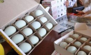  KELANGKAAN GARAM, Beban Produksi Pengusaha Telur Asin Meningkat