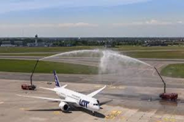  Maskapai Polandia LOT Polish Airlines Bidik Penerbangan Ke Jakarta & Singapura