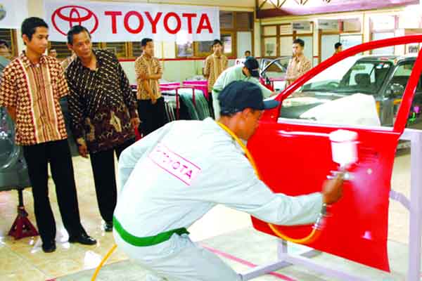  Toyota Sumbang 11 Unit Mobil Untuk SMK