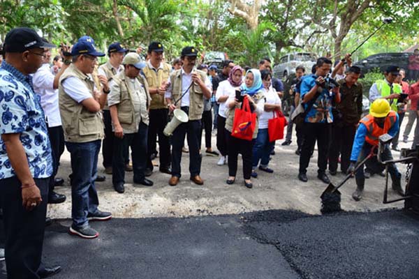  Kementerian PUPR Kembangkan Pemanfaatan Limbah Plastik Untuk Aspal