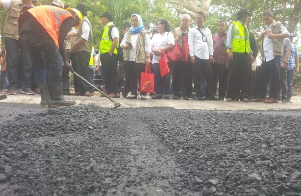  Jalan Berbahan Plastik Dibangun di Bali