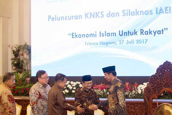  KEUANGAN SYARIAH: Jika Ingin Mendunia, Harus Bersinergi!