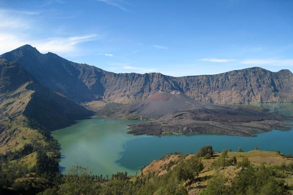  Pendaki Perempuan Asal Jakarta Jatuh di Gunung Rinjani