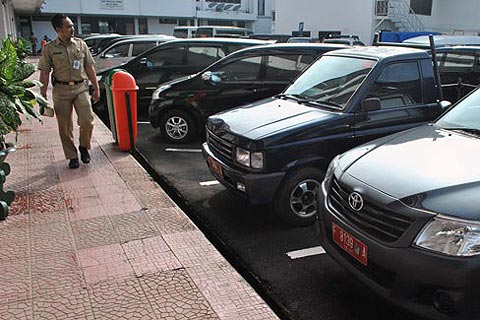  Pemkot Surabaya Siap Melelang Mobil Dinas Anggota Dewan