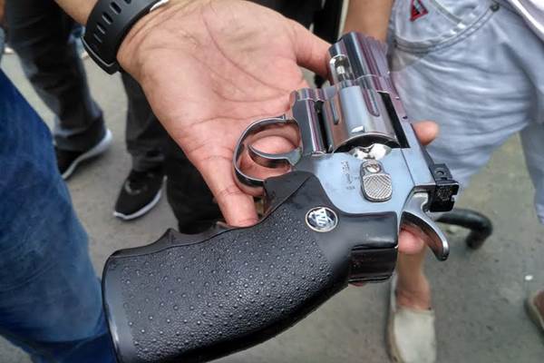 Rekonstruksi Penyelundupan 1 Ton Sabu: Polisi Amankan Seorang Pria Pembawa Pistol