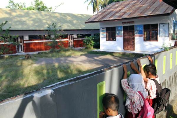  Sekolah Disegel, Siswa SDN di Takalar Telantar