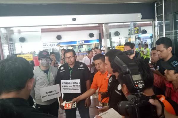  Rekonstruksi Penyelundupan 1 Ton Sabu : Urutan Kedatangan Para Tersangka Jadi Perhatian