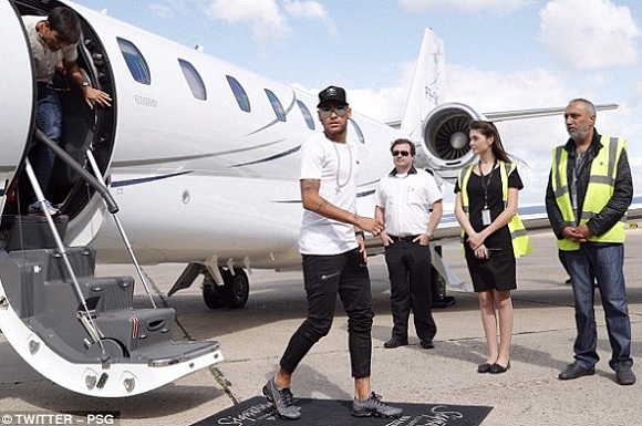  Neymar Tiba di Paris