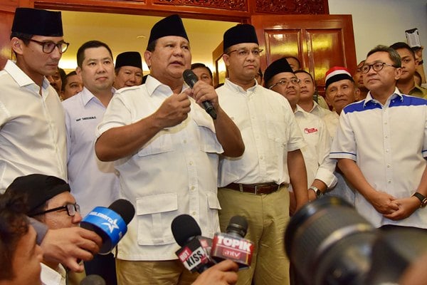  Hary Tanoesudibyo, Politik dan Kekuasaan