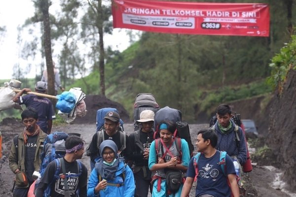  Telkomsel Membangun Jaringan 4G LTE di Ranu Pani